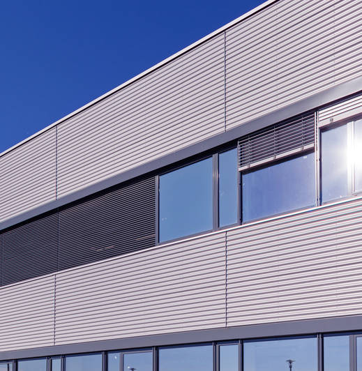 edificio per uffici in alluminio e vetro in provincia di Como